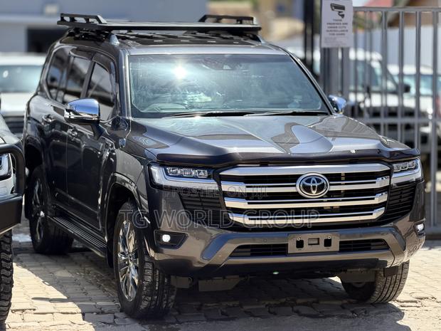 Toyota Land Cruiser LC300 2023 Gray