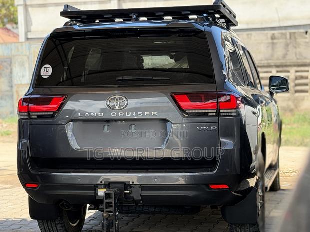 Toyota Land Cruiser LC300 2023 Gray