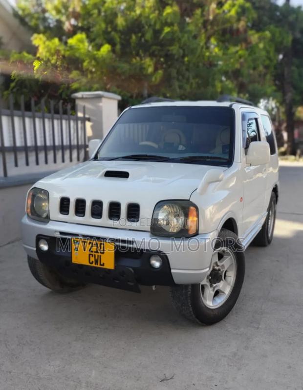 Suzuki Jimny 2000 White
