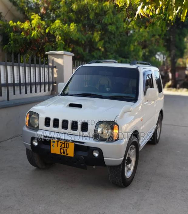 Suzuki Jimny 2000 White