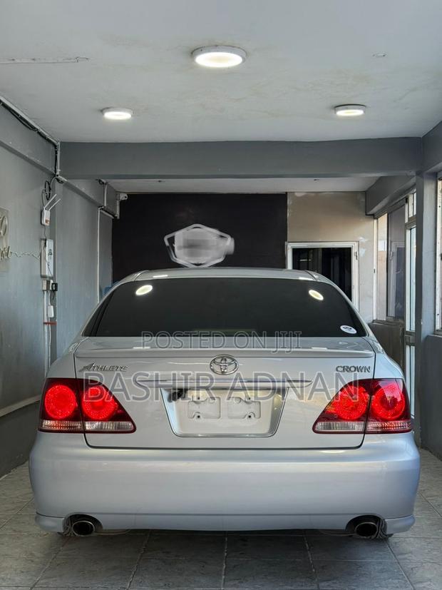 Toyota Crown 2006 Gray