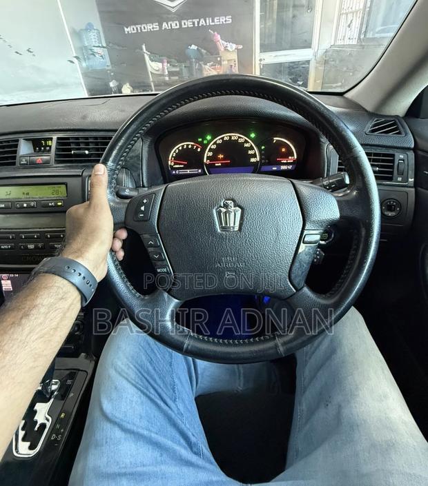 Toyota Crown 2006 Gray