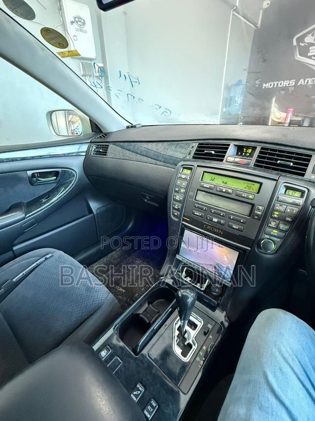 Toyota Crown 2006 Gray