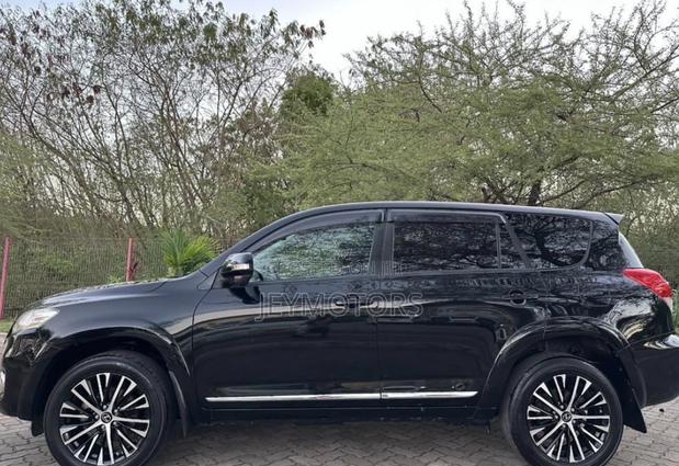 Toyota Vanguard 2012 Black