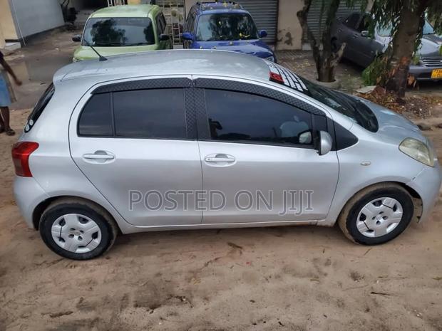 Toyota Vitz 2005 Silver