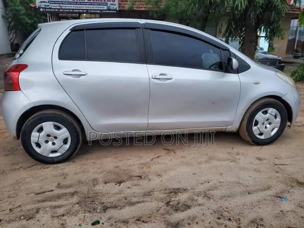 Toyota Vitz 2005 Silver