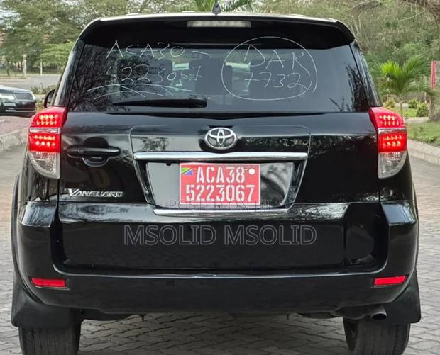 Toyota Vanguard 2012 Black