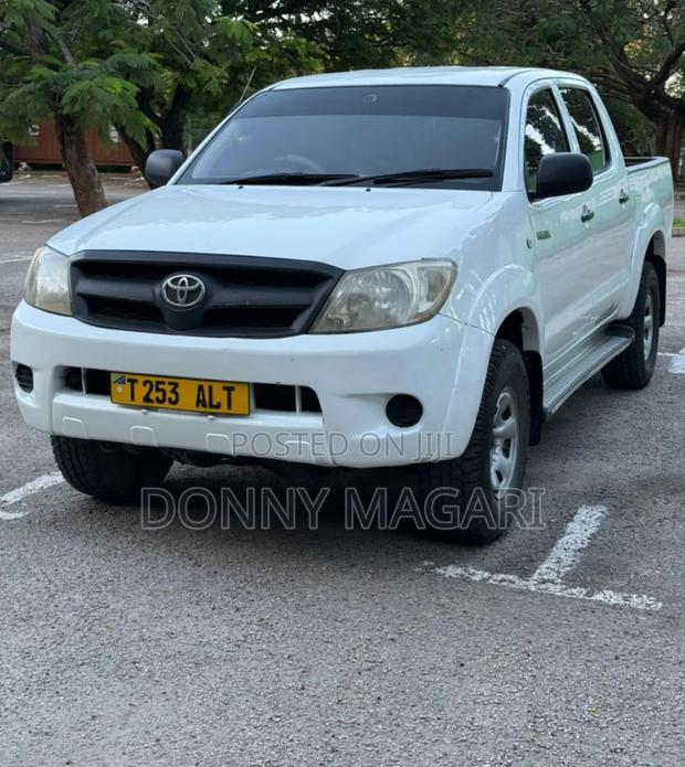 Toyota Hilux 2.5 Cab 2005 White