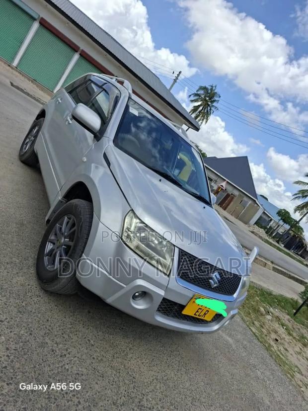 Suzuki Escudo 2008 Silver