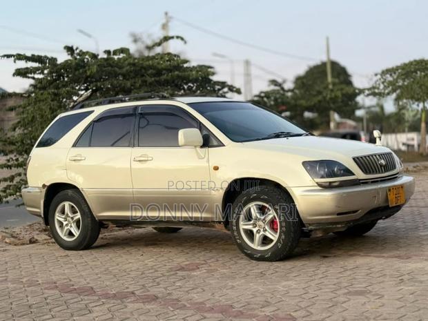 Toyota Harrier 2005 White