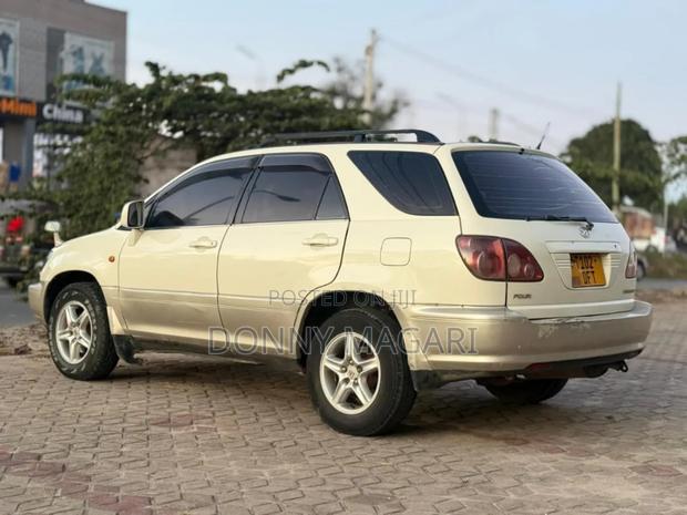 Toyota Harrier 2005 White