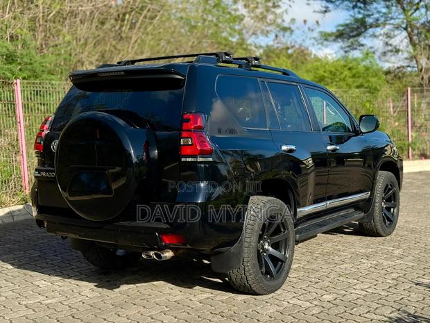 Toyota Land Cruiser Prado 2023 Black