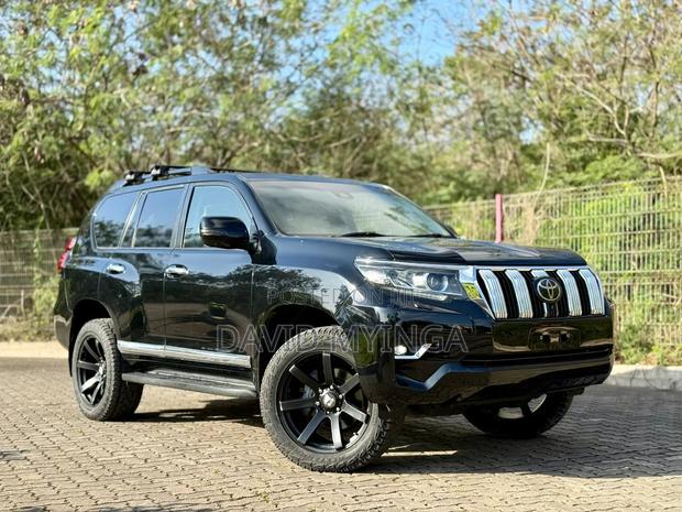 Toyota Land Cruiser Prado 2023 Black