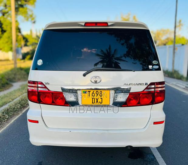 Toyota Alphard 3.0 Petrol AWD 2005 White