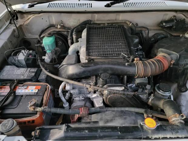Toyota Land Cruiser Prado 2000 White