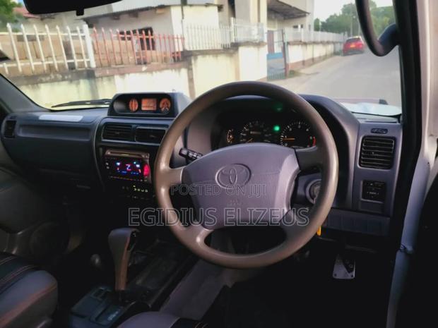Toyota Land Cruiser Prado 2000 White