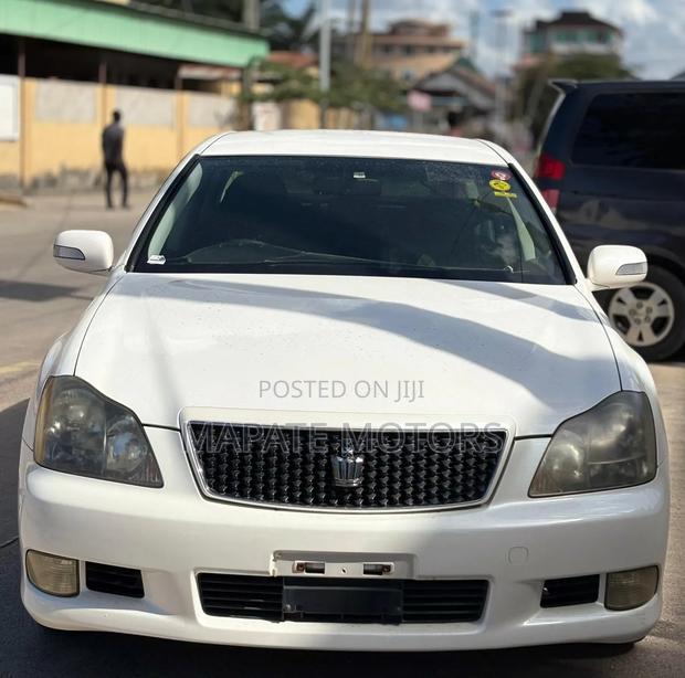Toyota Crown 2006 White