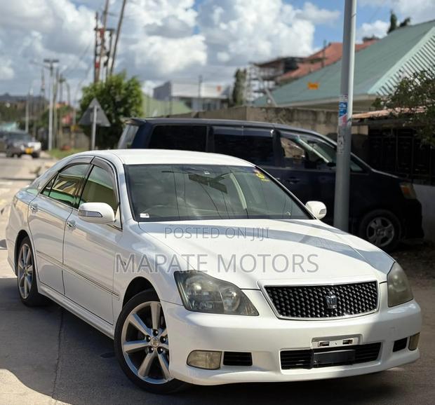 Toyota Crown 2006 White