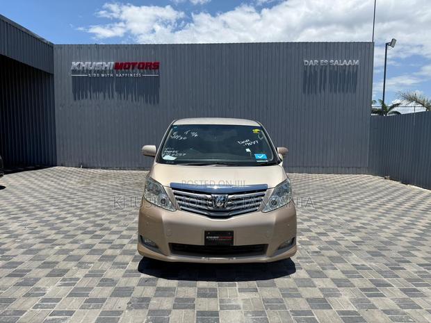 Toyota Alphard 2010 Gold