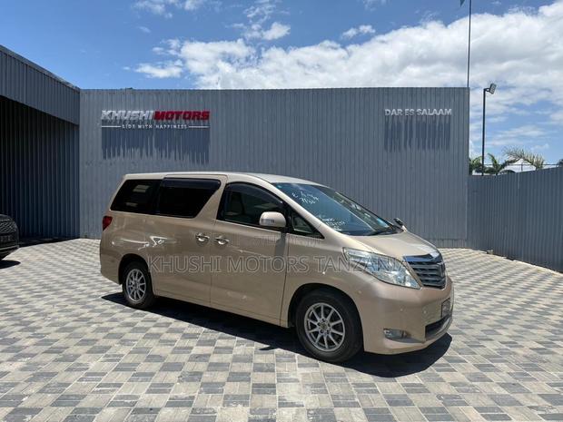 Toyota Alphard 2010 Gold