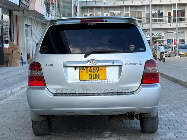 Toyota Kluger 2005 Silver