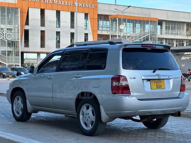 Toyota Kluger 2005 Silver