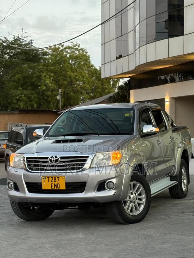 Toyota Hilux 2015 Silver