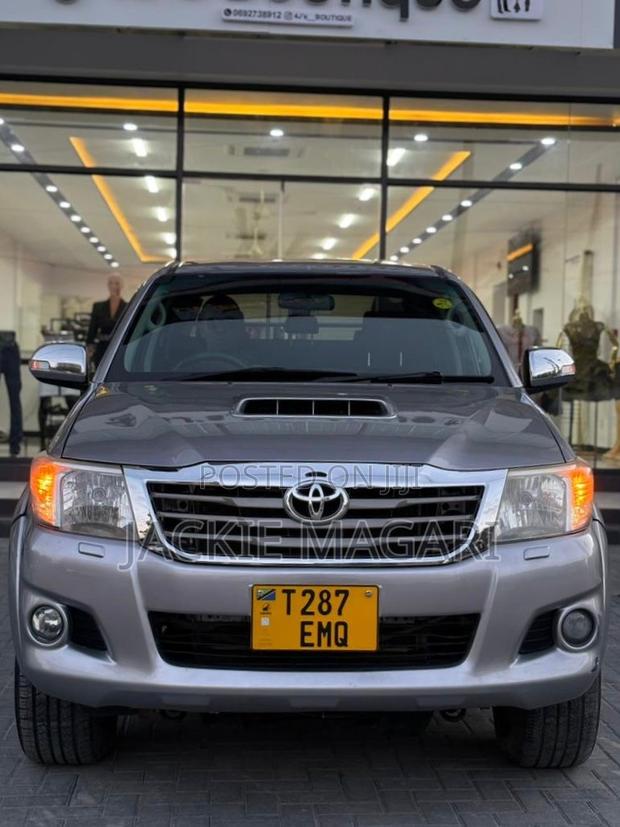 Toyota Hilux 2015 Silver