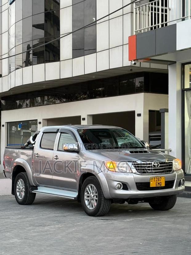 Toyota Hilux 2015 Silver