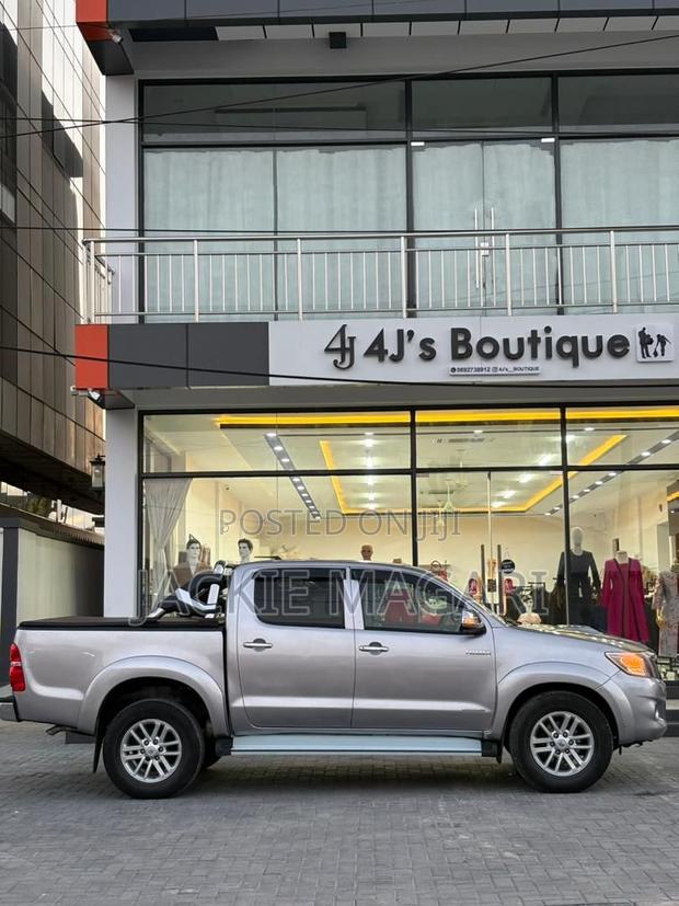 Toyota Hilux 2015 Silver