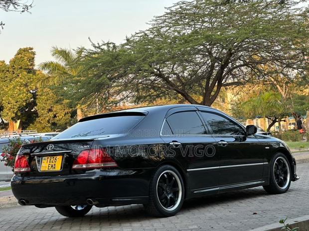 Toyota Crown 2006 Black