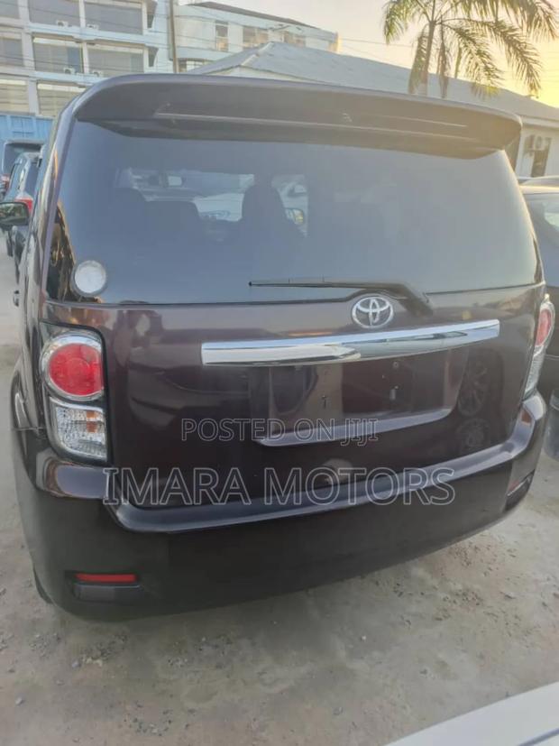 Toyota Corolla Rumion 2010 Maroon