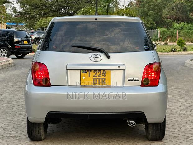 Toyota IST 2003 Silver