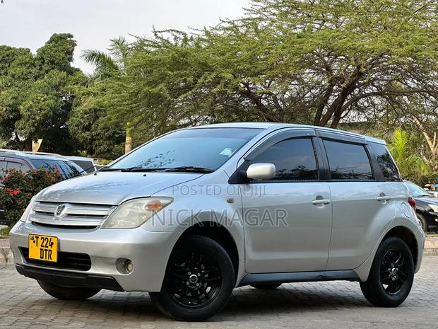 Toyota IST 2003 Silver