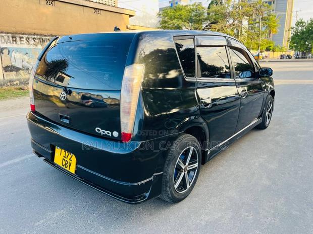 Toyota Opa 2004 Black