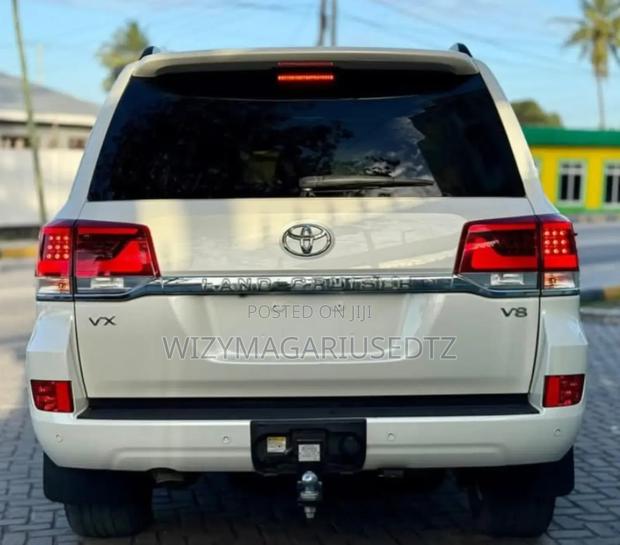 Toyota Land Cruiser 2020 White