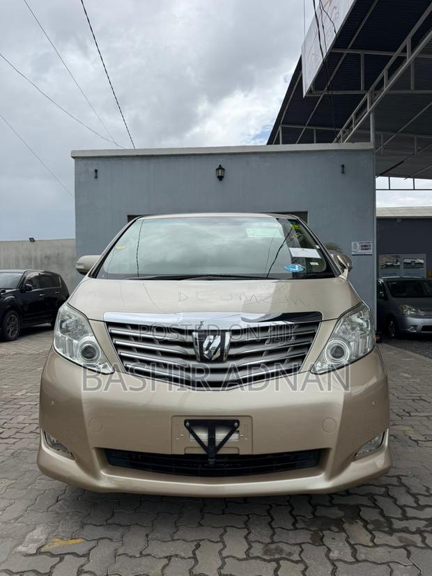 Toyota Alphard 2.4 Petrol FWD 2011 Gold