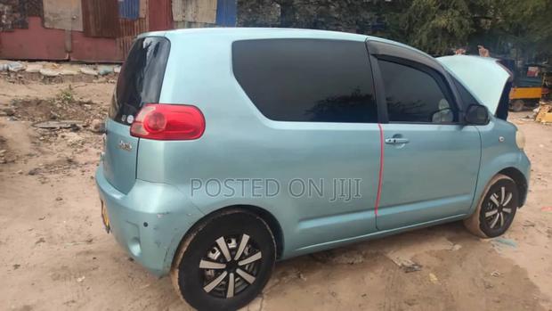 Toyota Porte 2005 Blue