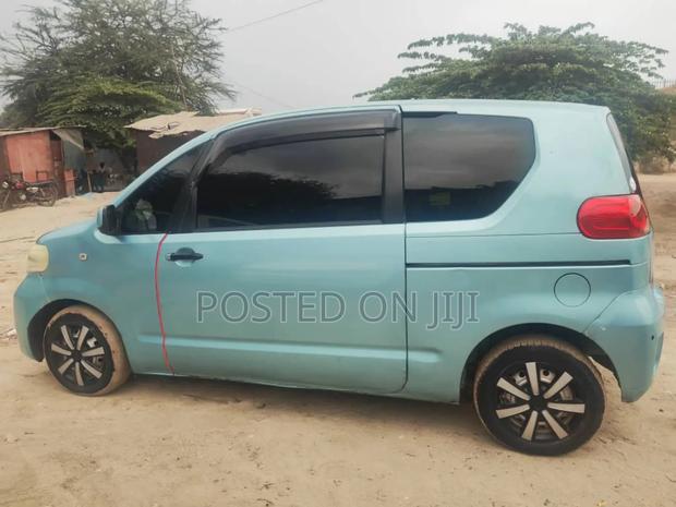 Toyota Porte 2005 Blue