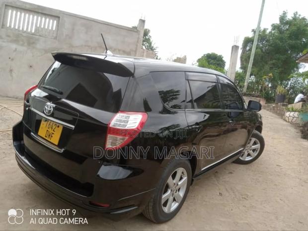 Toyota Vanguard 2010 Black
