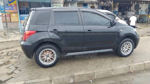 Toyota IST 2005 Black