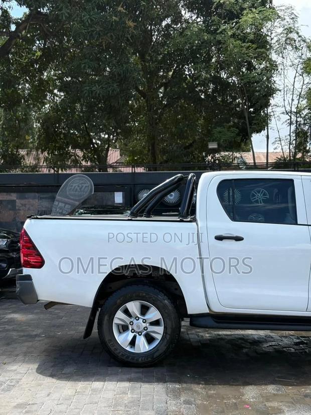 Toyota Hilux 2017 White