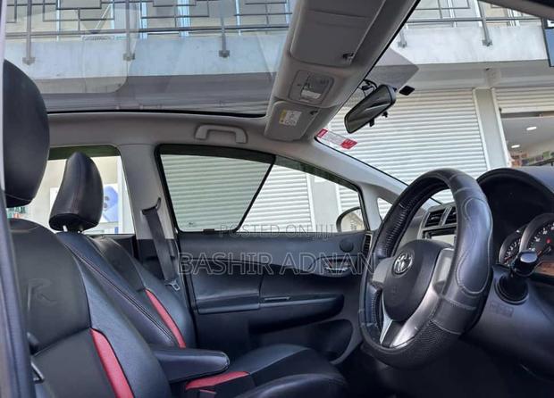 Toyota Ractis 1.5 FWD 2014 Black