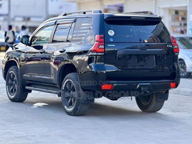Toyota Land Cruiser Prado 2.7 2019 Black