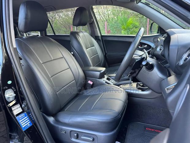 Toyota Vanguard 2010 Black