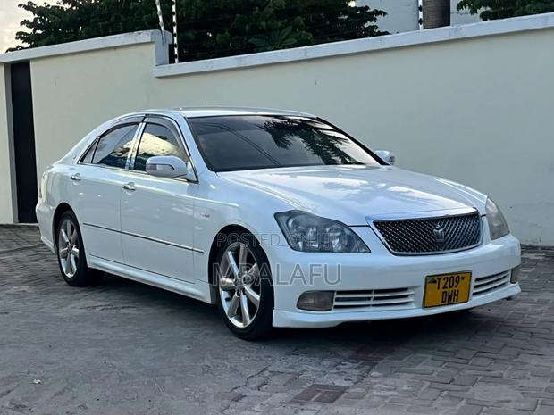 Toyota Crown Royale 2005 White