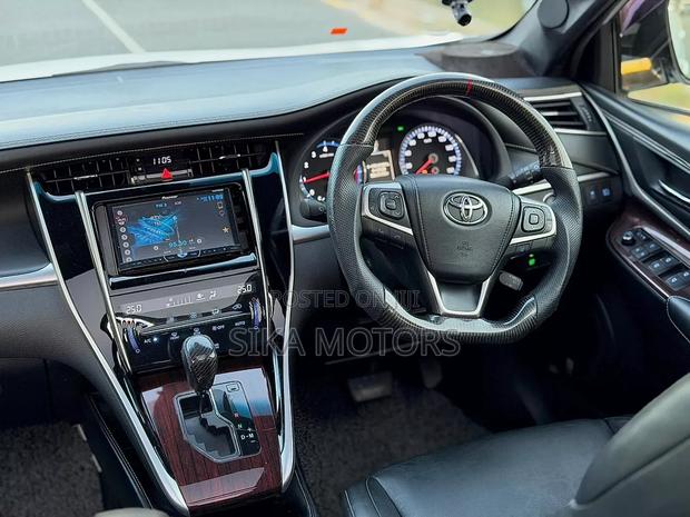 Toyota Harrier 2.0 2015 White