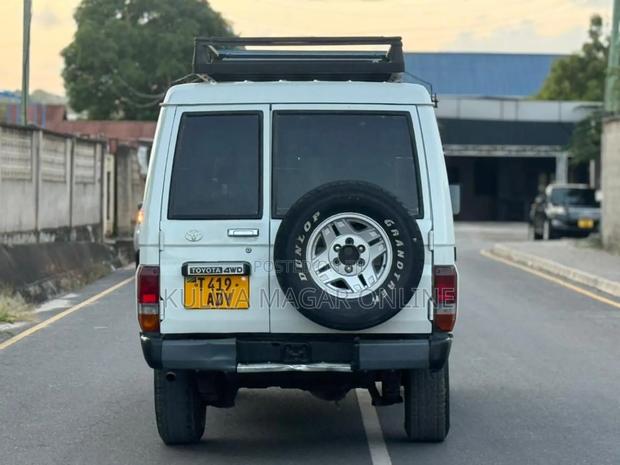 Toyota Land Cruiser 1996 White
