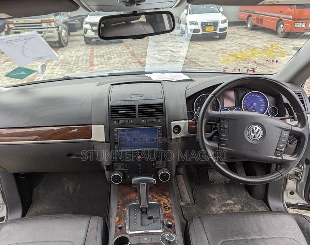 Volkswagen Touareg 2010 Silver
