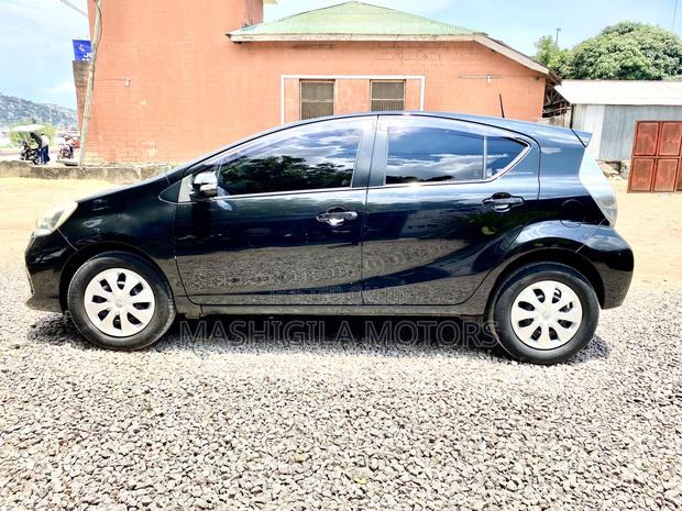 Toyota Aqua 2011 Black